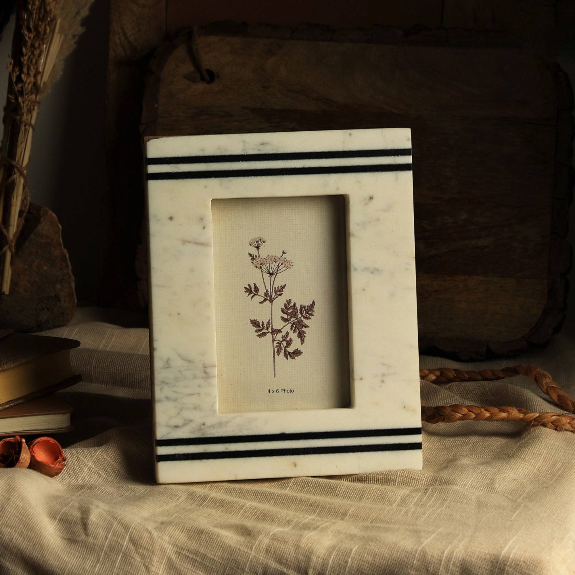 Rhaenyra 6x4 Natuurlijke Marmeren Fotolijst - Elegant Stenen Fotoweergave voor Bureau, Plank, Thuisdecoratie Cadeau