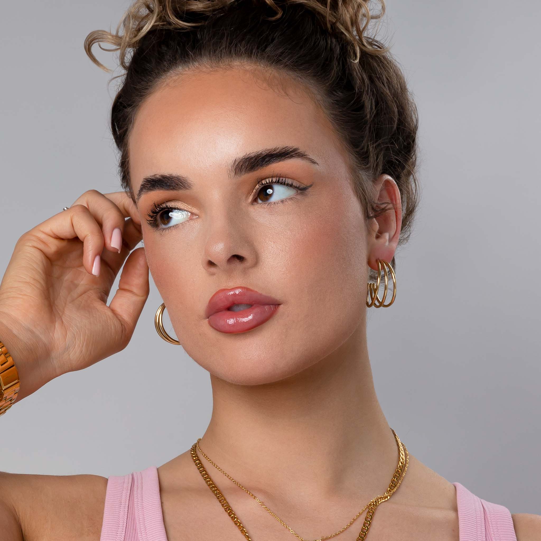 Boucle d'oreille multicouche dorée