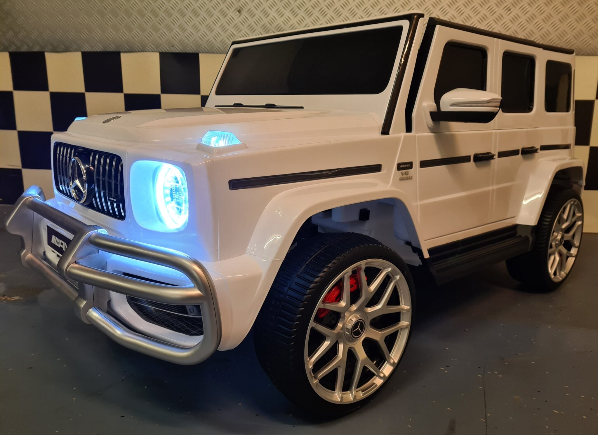 Batterij-kinderauto Mercedes G63 2-persoons 24 volt wit