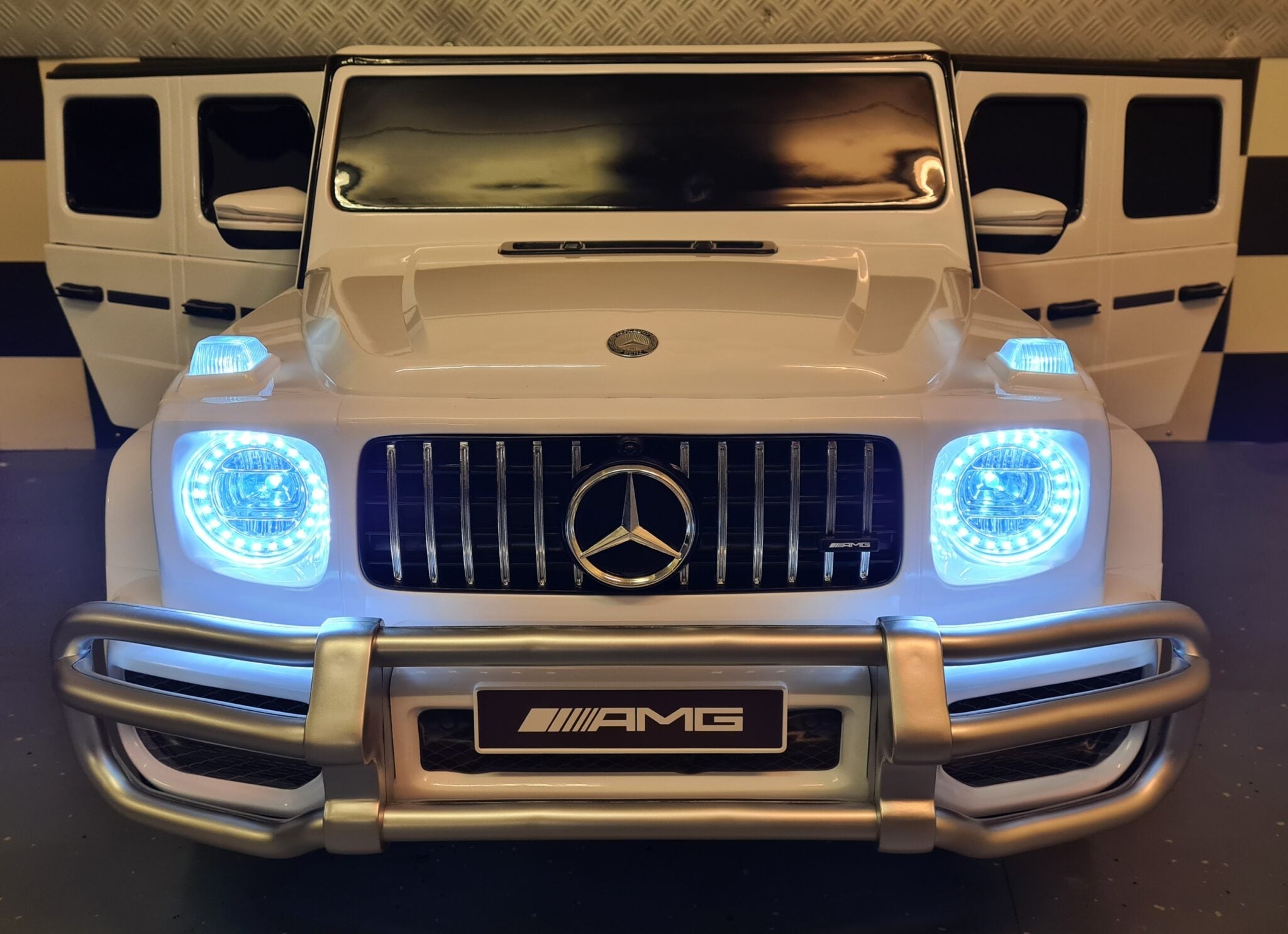 Batterij-kinderauto Mercedes G63 2-persoons 24 volt wit