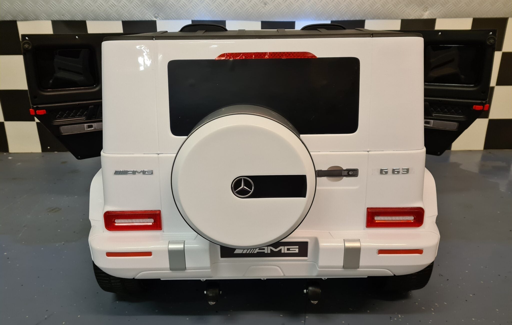 Batterij-kinderauto Mercedes G63 2-persoons 24 volt wit