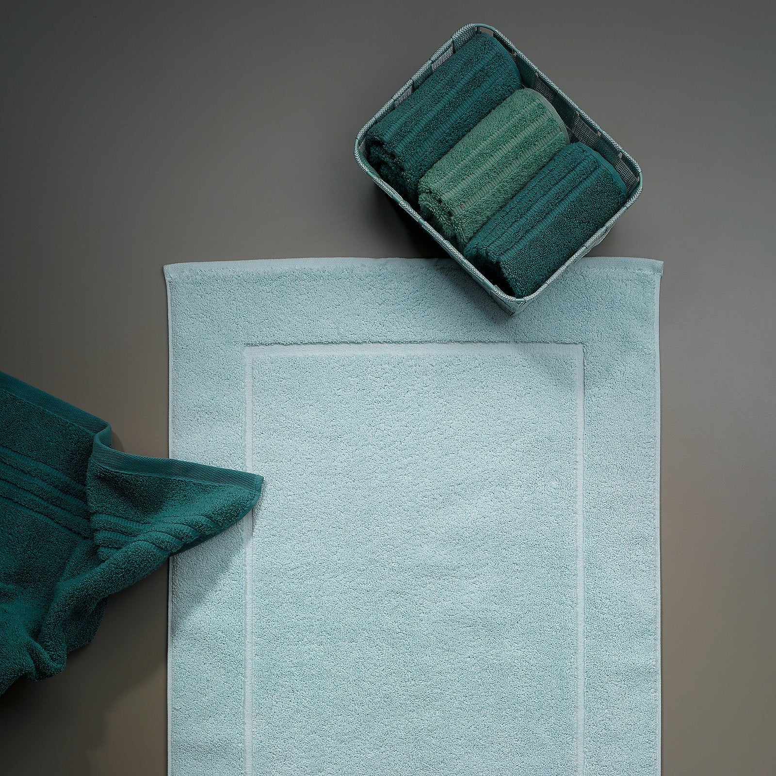 Leonora Badhanddoek Salie Groen 90x200 cm