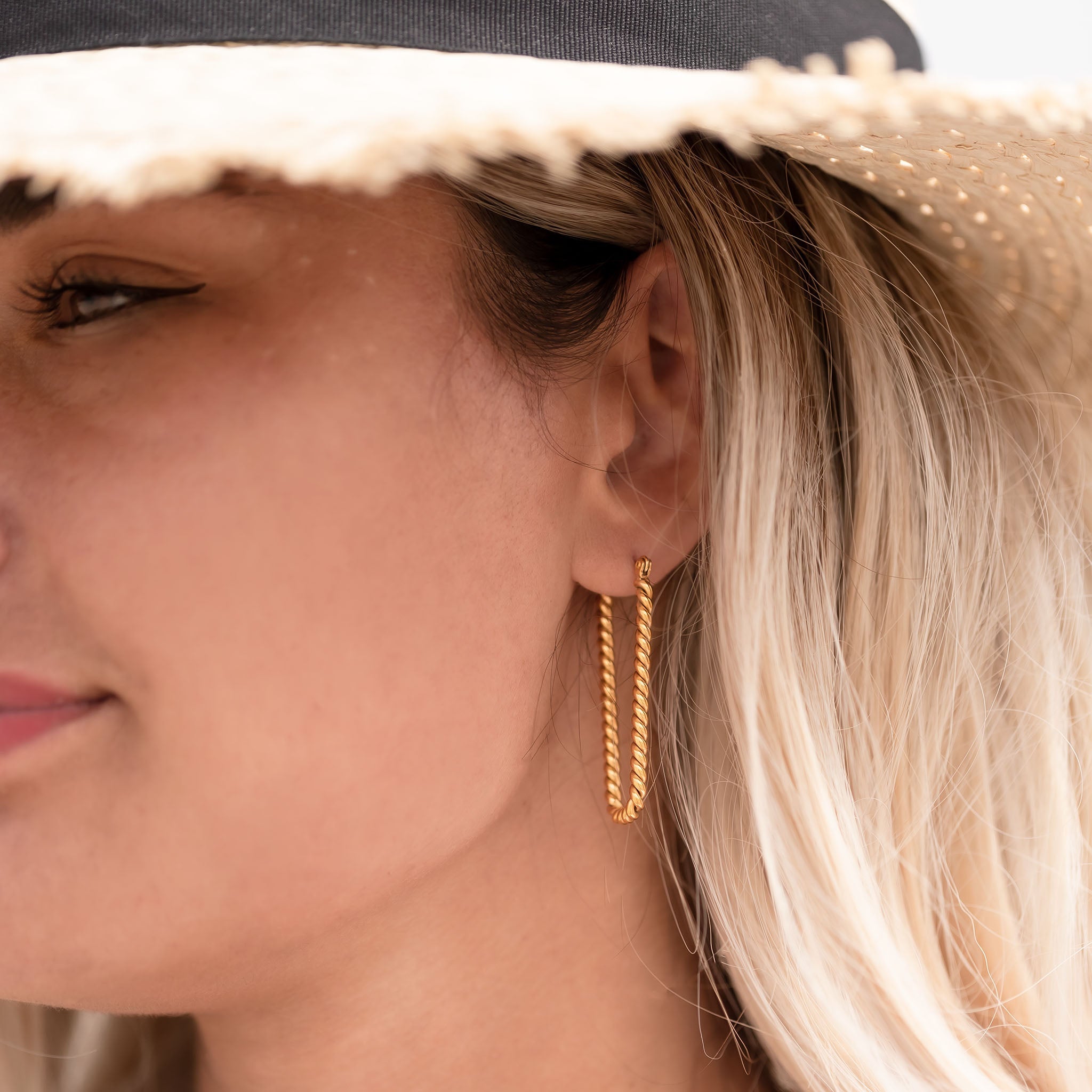 Boucle d'oreille corde en or