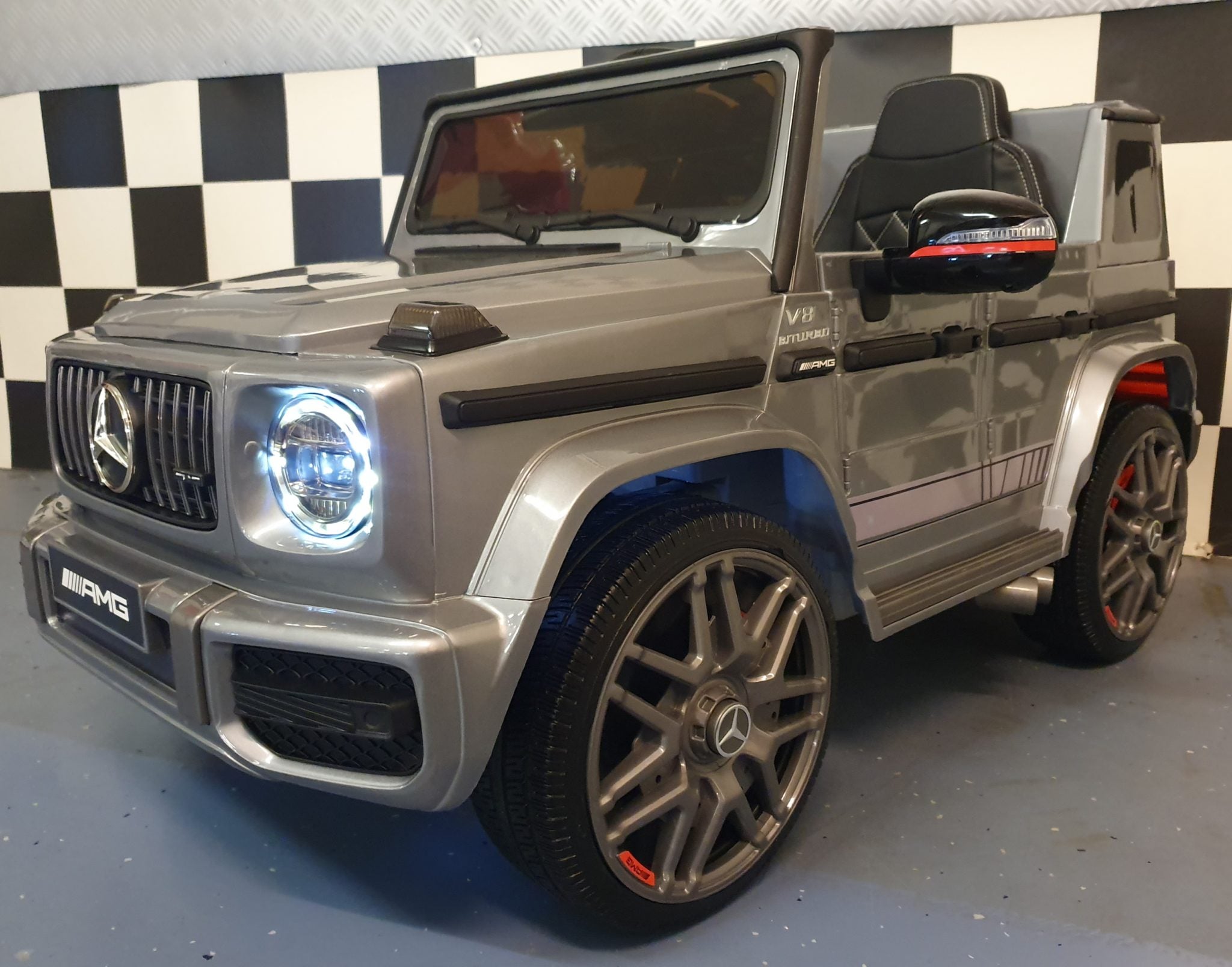 Speelgoedauto Mercedes G63 12 volt metallic grijs 1-persoons