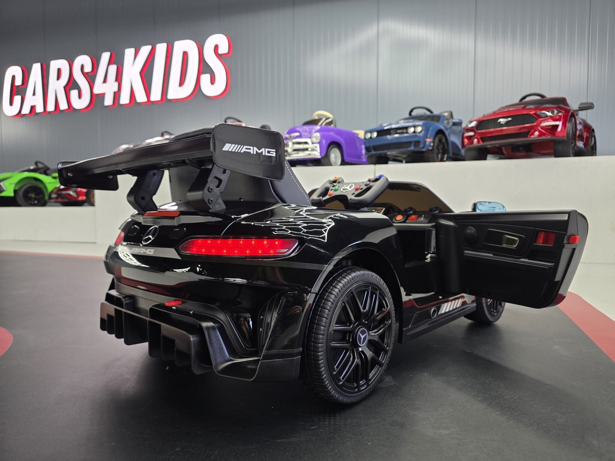 Mercedes AMG GT3 metallic zwart elektrische kinderauto