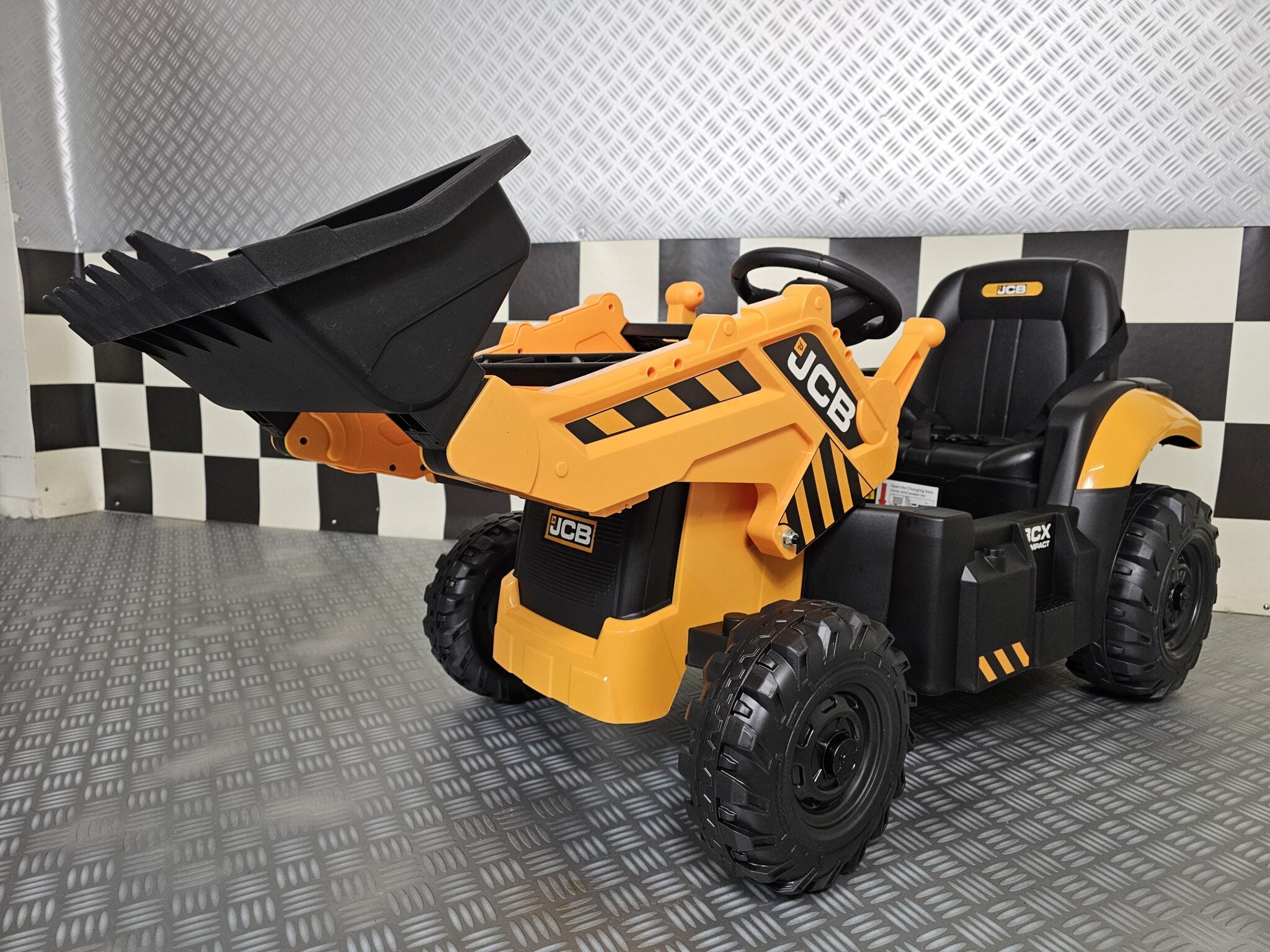 JCB Shovel 12V Battery-Powered Ride-On Tractor