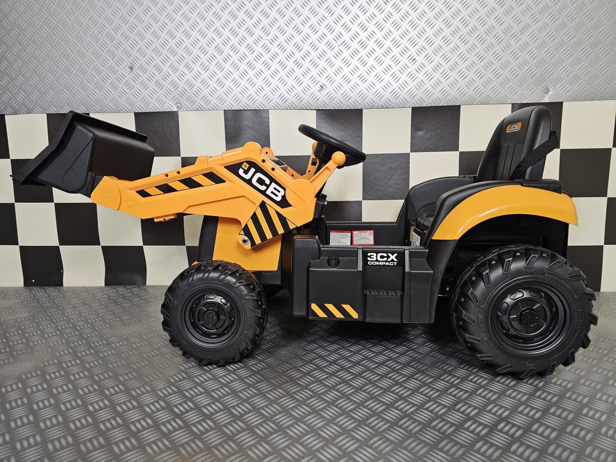 JCB Shovel 12V Battery-Powered Ride-On Tractor