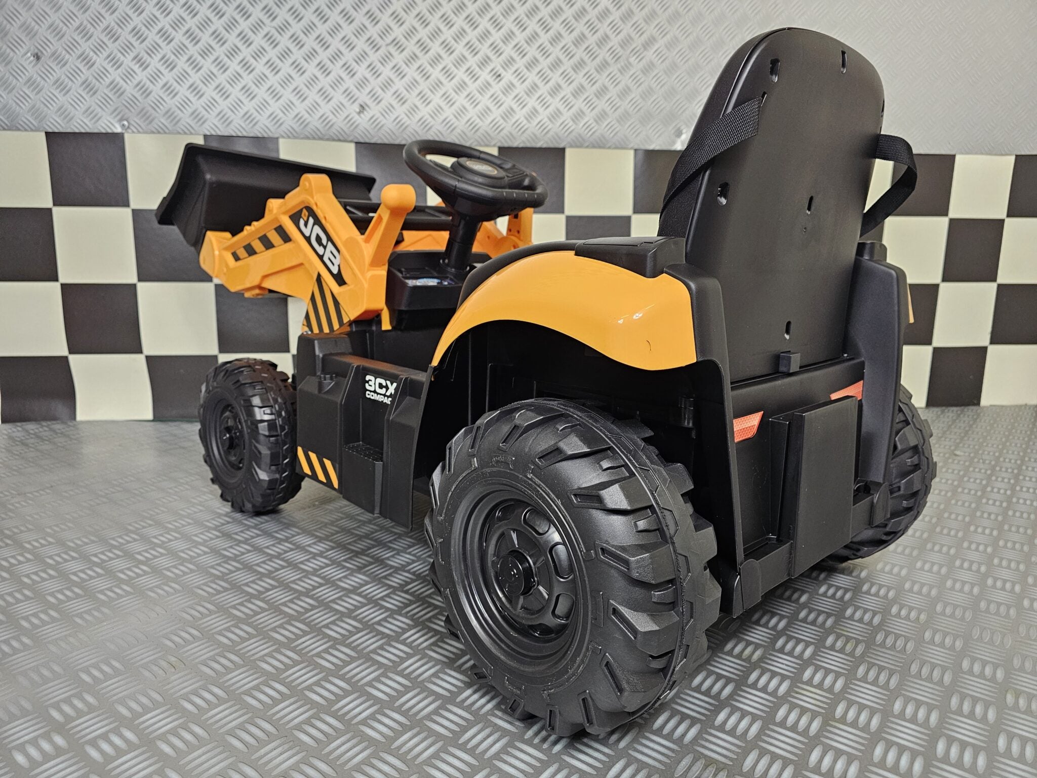 JCB Shovel 12V Battery-Powered Ride-On Tractor