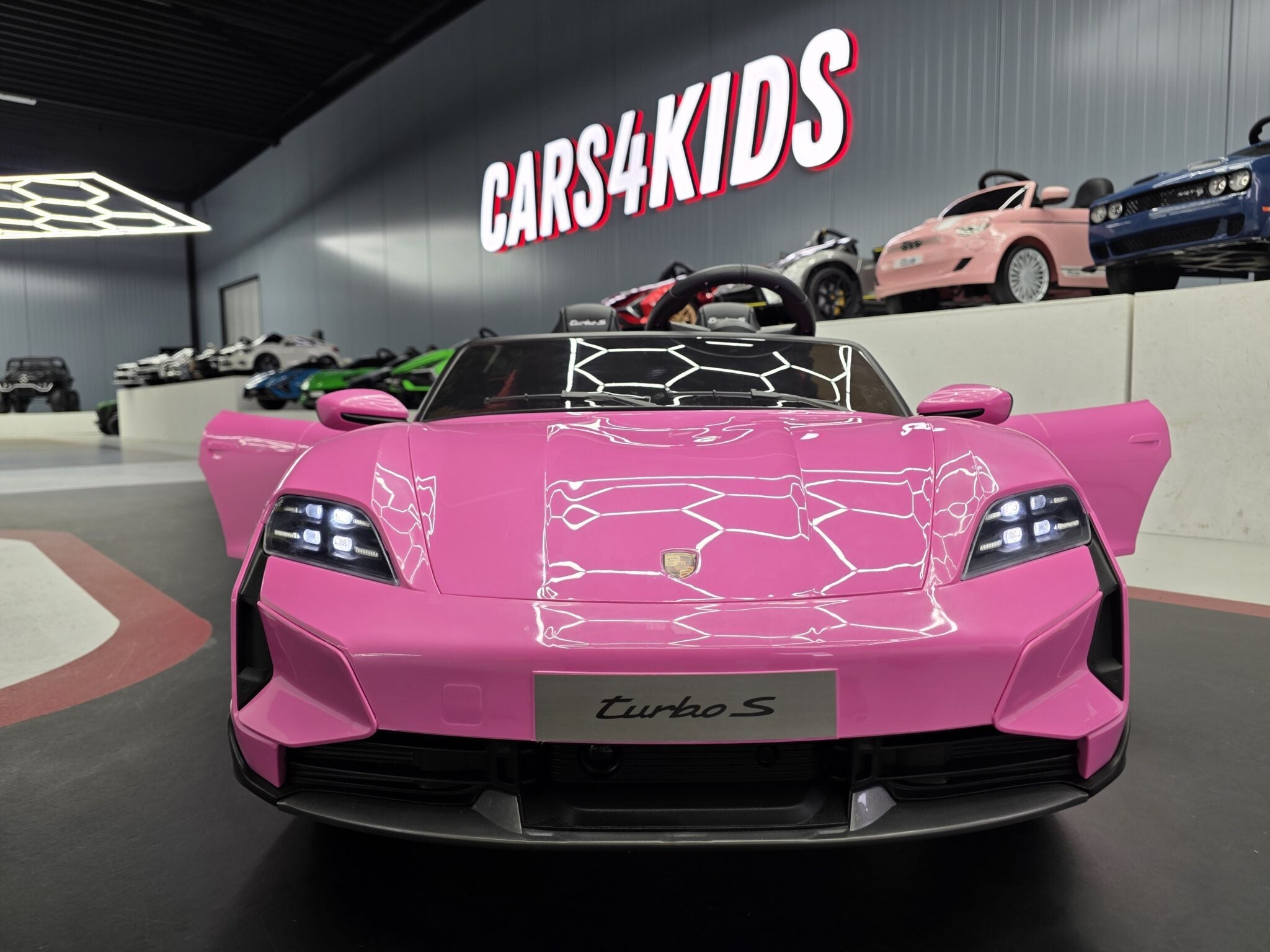 Kinderauto Porsche Taycan 2-persoons 24 volt roze