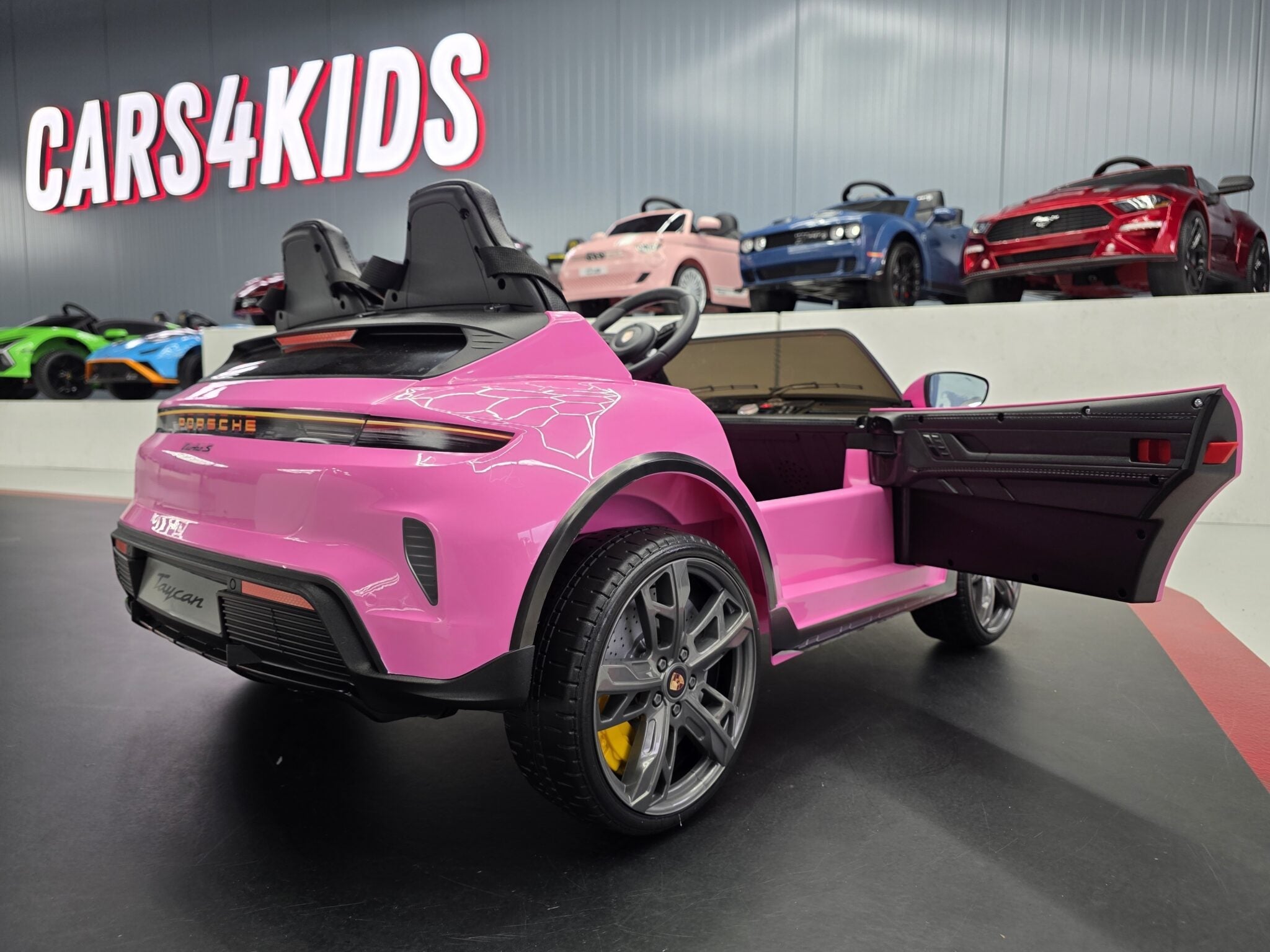 Kinderauto Porsche Taycan 2-persoons 24 volt roze
