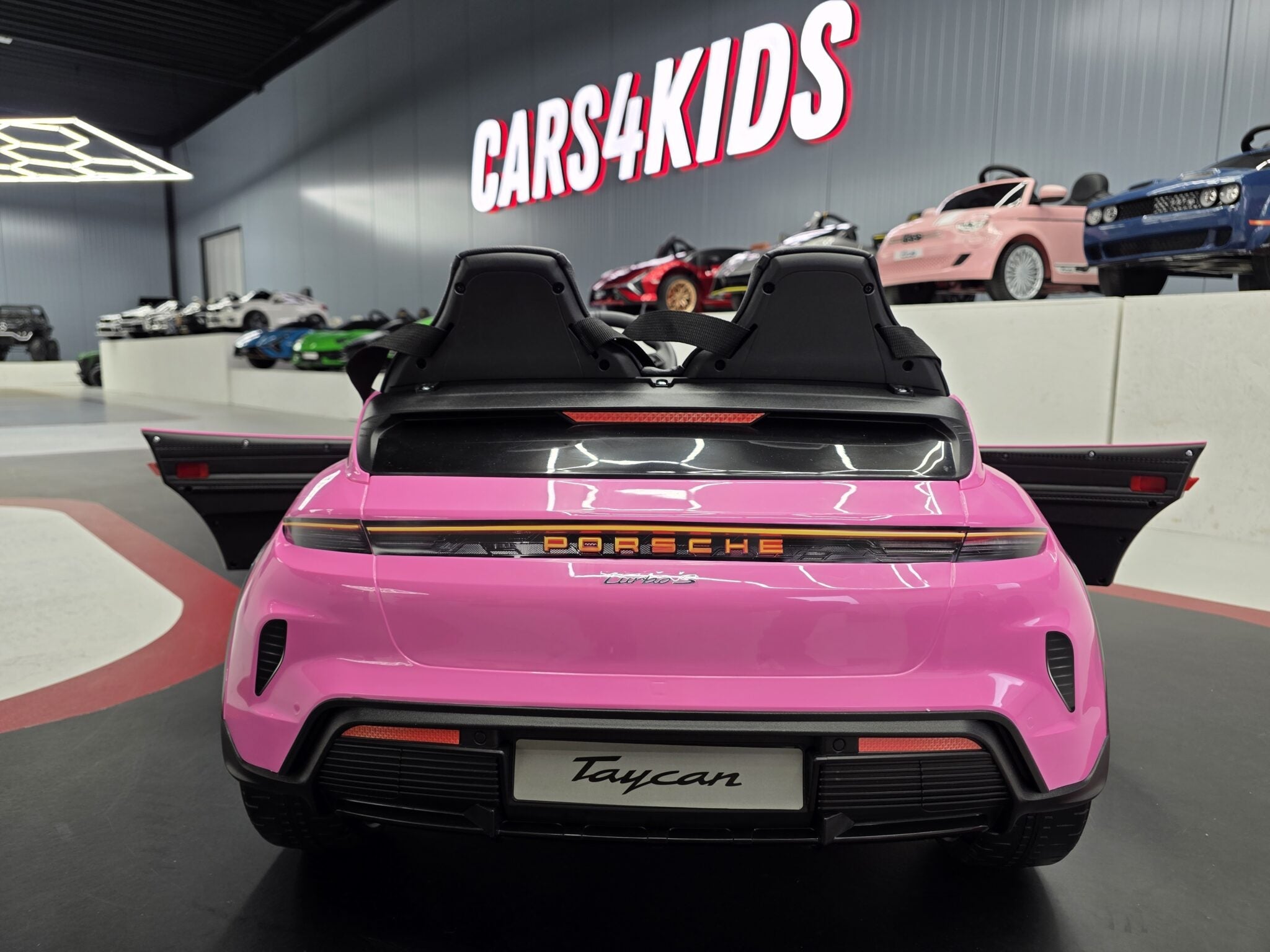 Kinderauto Porsche Taycan 2-persoons 24 volt roze