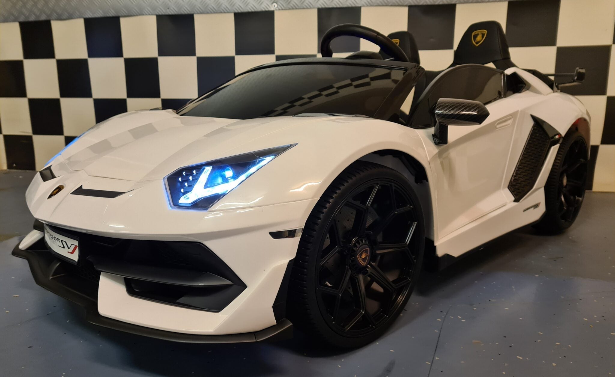 Lamborghini Aventador 2-persoons 24 volt met driftfunctie, wit