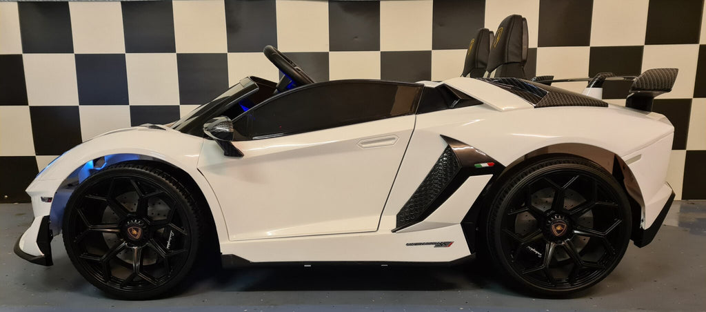 Lamborghini Aventador 2-persoons 24 volt met driftfunctie, wit
