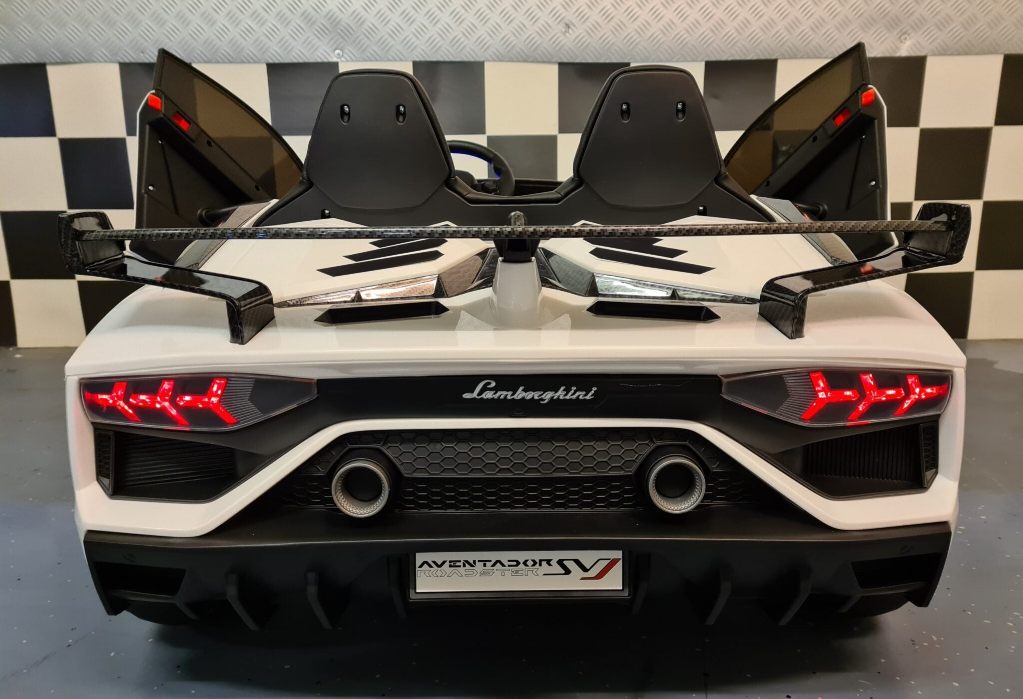 Lamborghini Aventador 2-persoons 24 volt met driftfunctie, wit