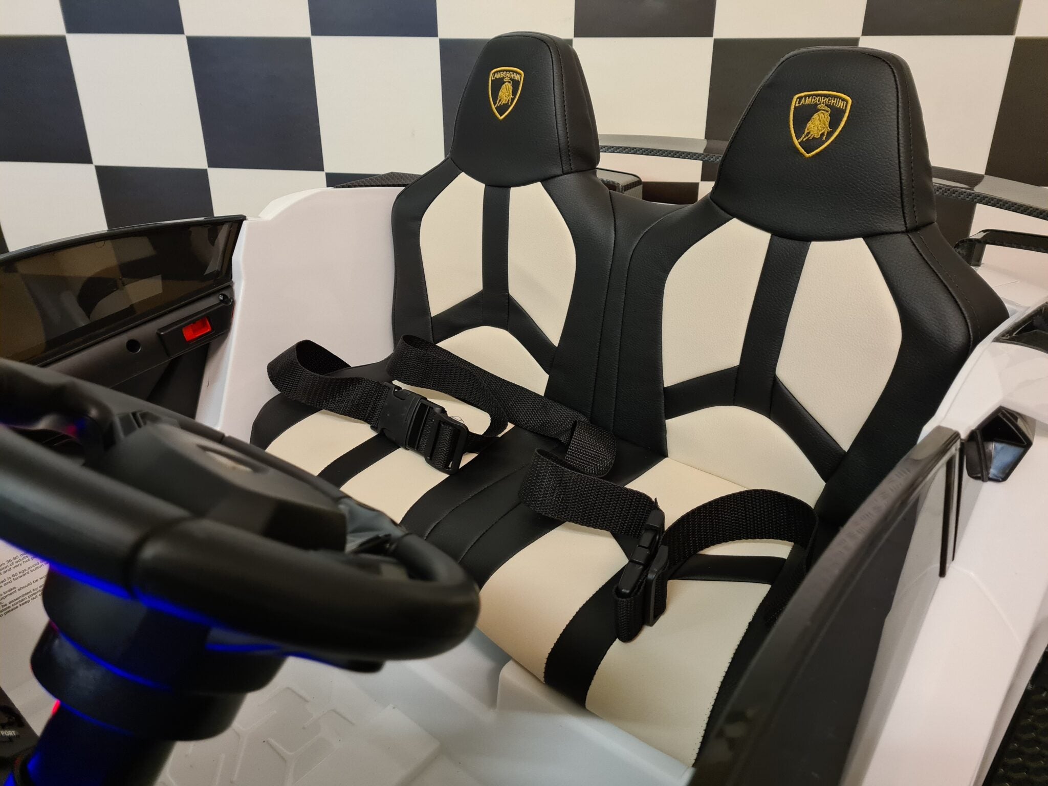 Lamborghini Aventador 2-persoons 24 volt met driftfunctie, wit