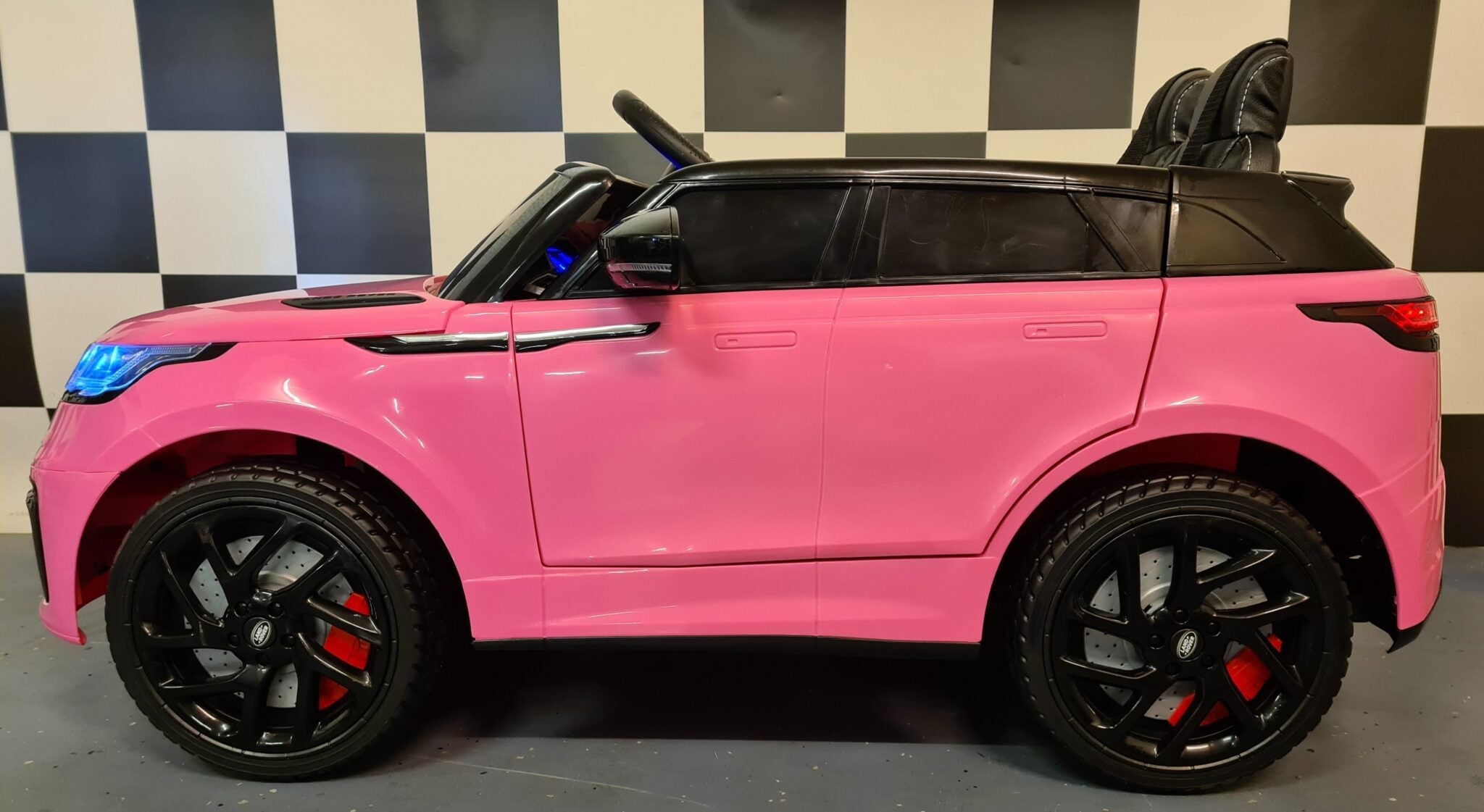 Range Rover Velar 12 volt 2,4 GHz RC roze batterij-aangedreven kinderauto