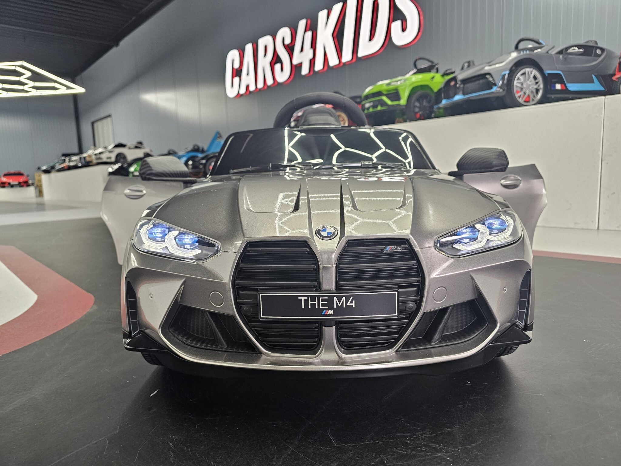 Elektrische kinderauto BMW M4 12 volt metallic grijs