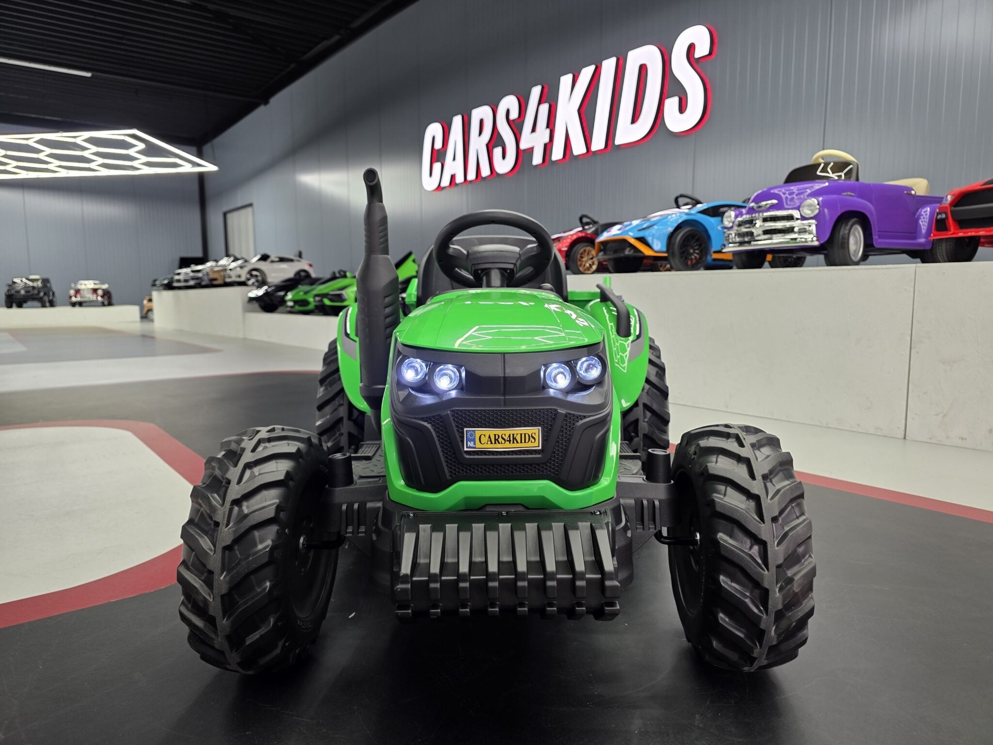 Kindertractor 24 volt met aanhanger en afstandsbediening