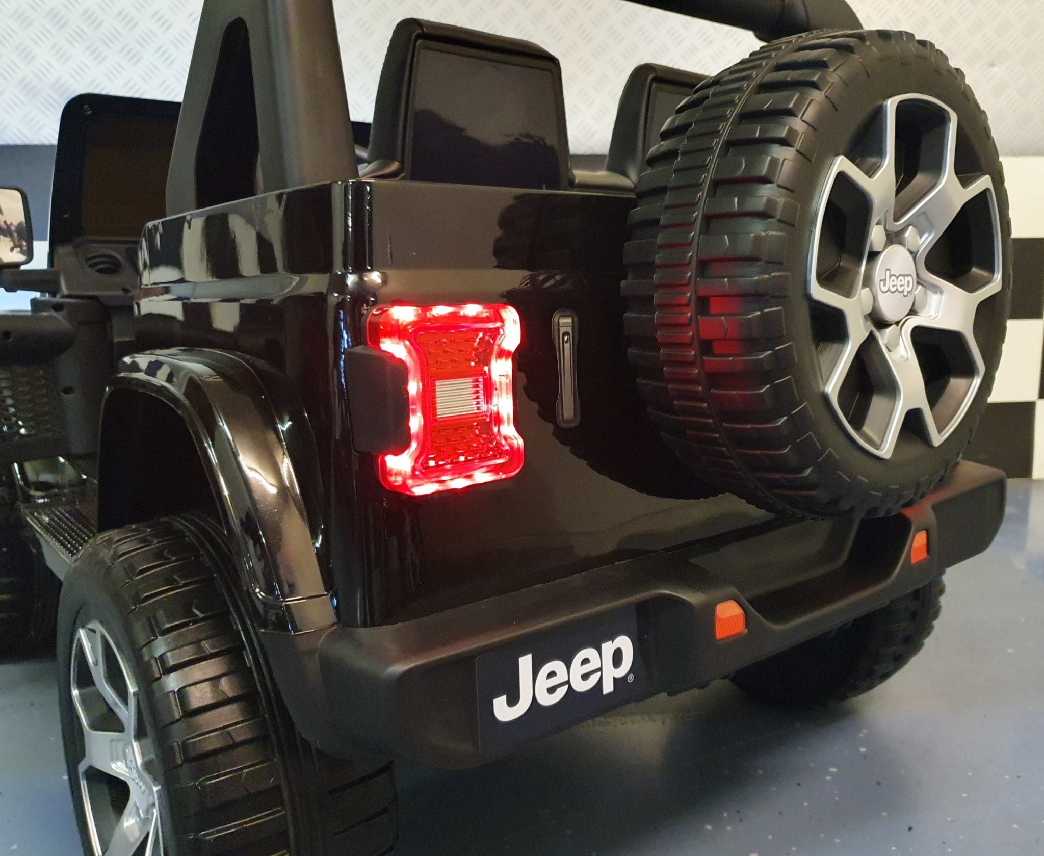Jeep Wrangler elektrische kinderauto 12 volt 4-wielaandrijving afstandsbediening zwart