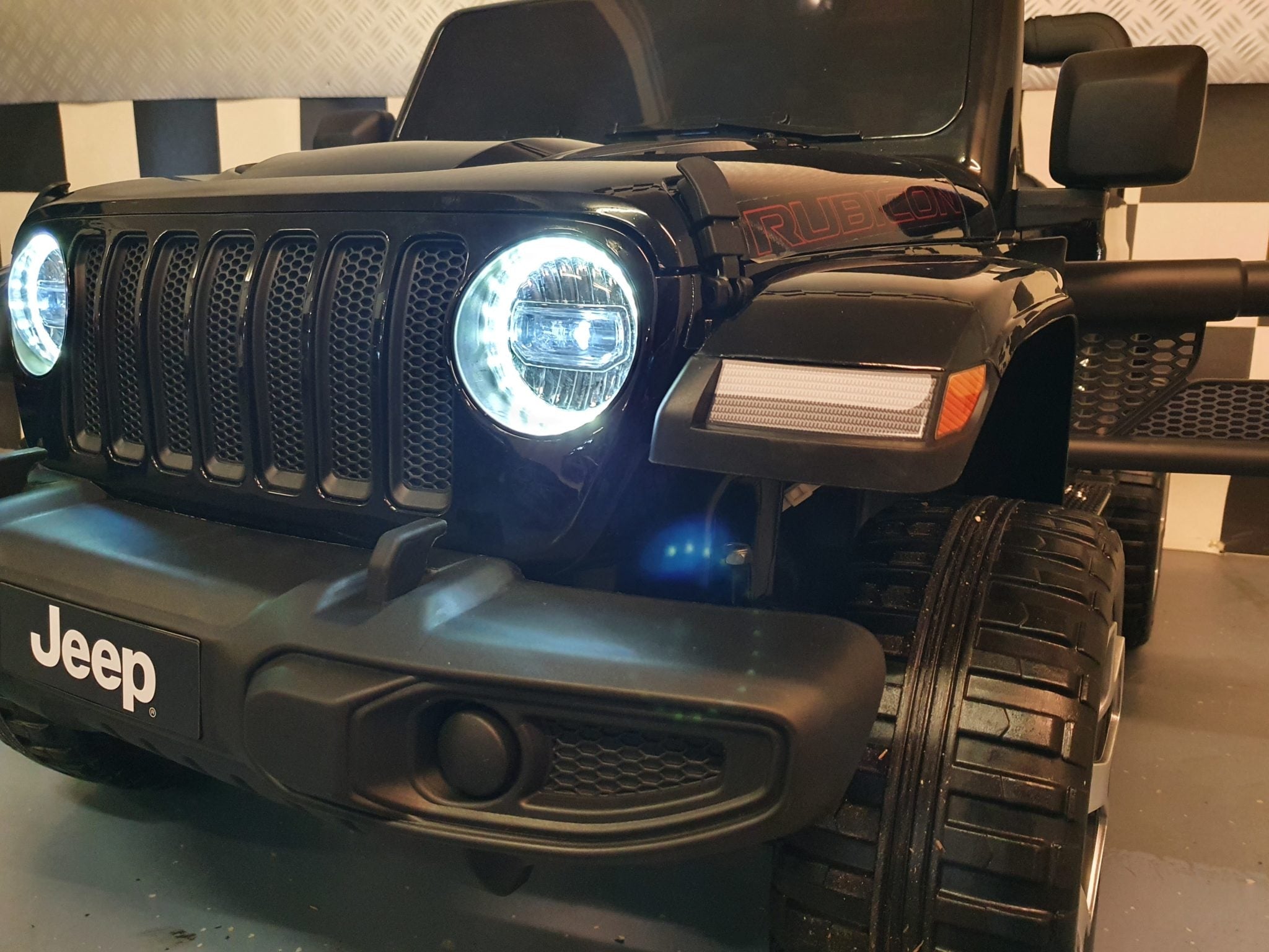 Jeep Wrangler elektrische kinderauto 12 volt 4-wielaandrijving afstandsbediening zwart