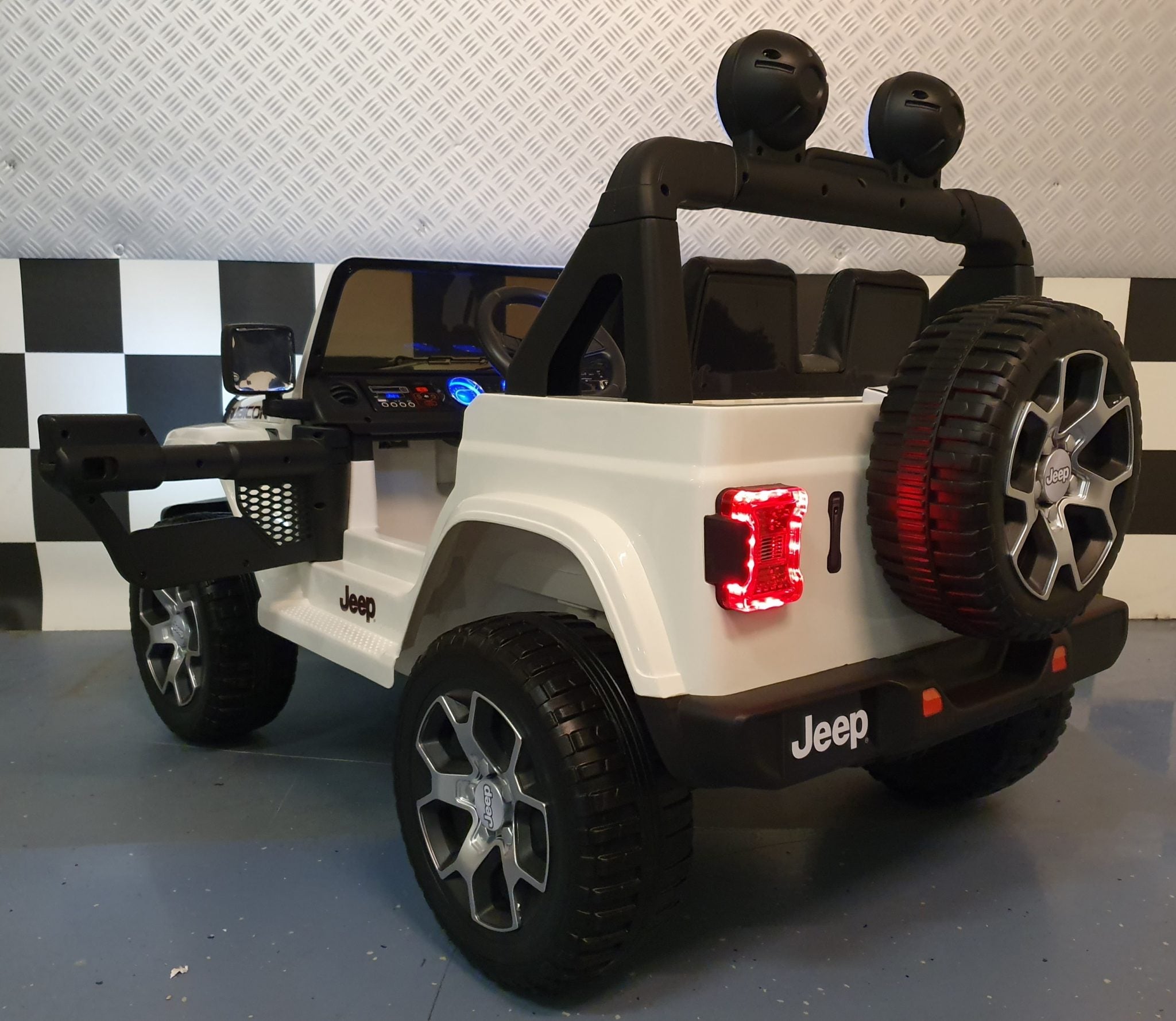 Jeep Wrangler kinderauto 12 volt vierwielaandrijving RC wit