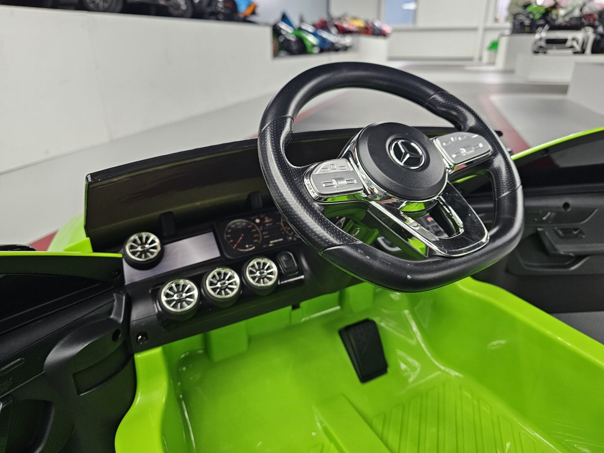 Kinderauto Mercedes CLA 45 groen