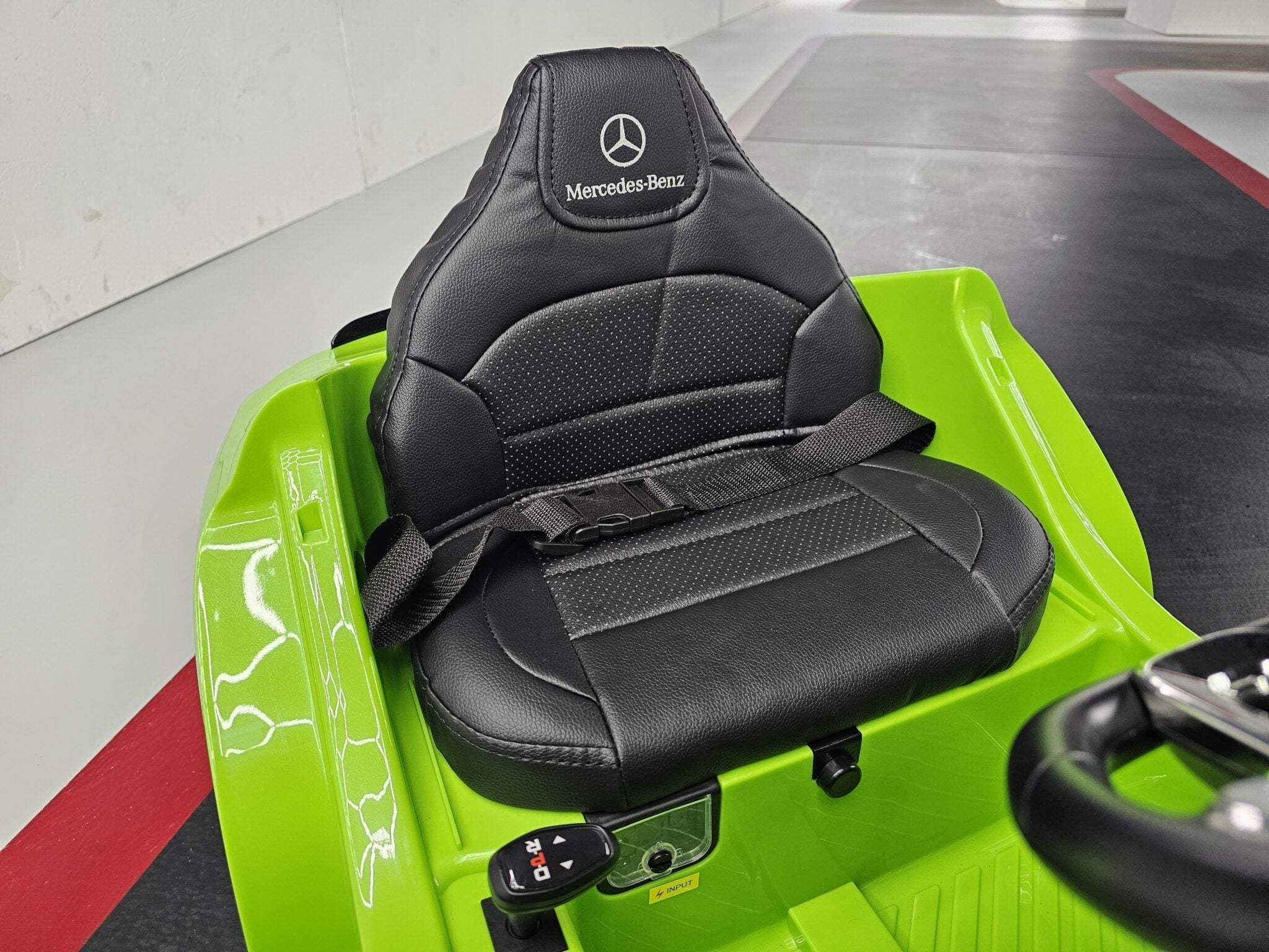 Kinderauto Mercedes CLA 45 groen