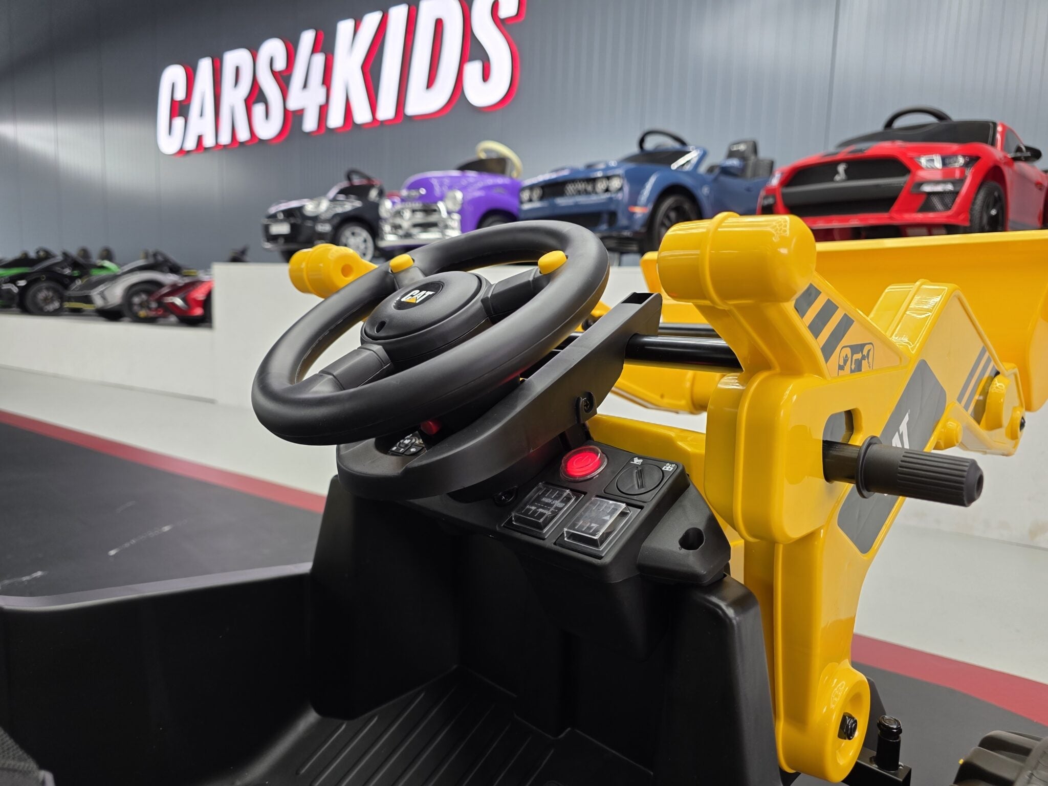 Caterpillar 12V Kids Tractor with Loader & Backhoe