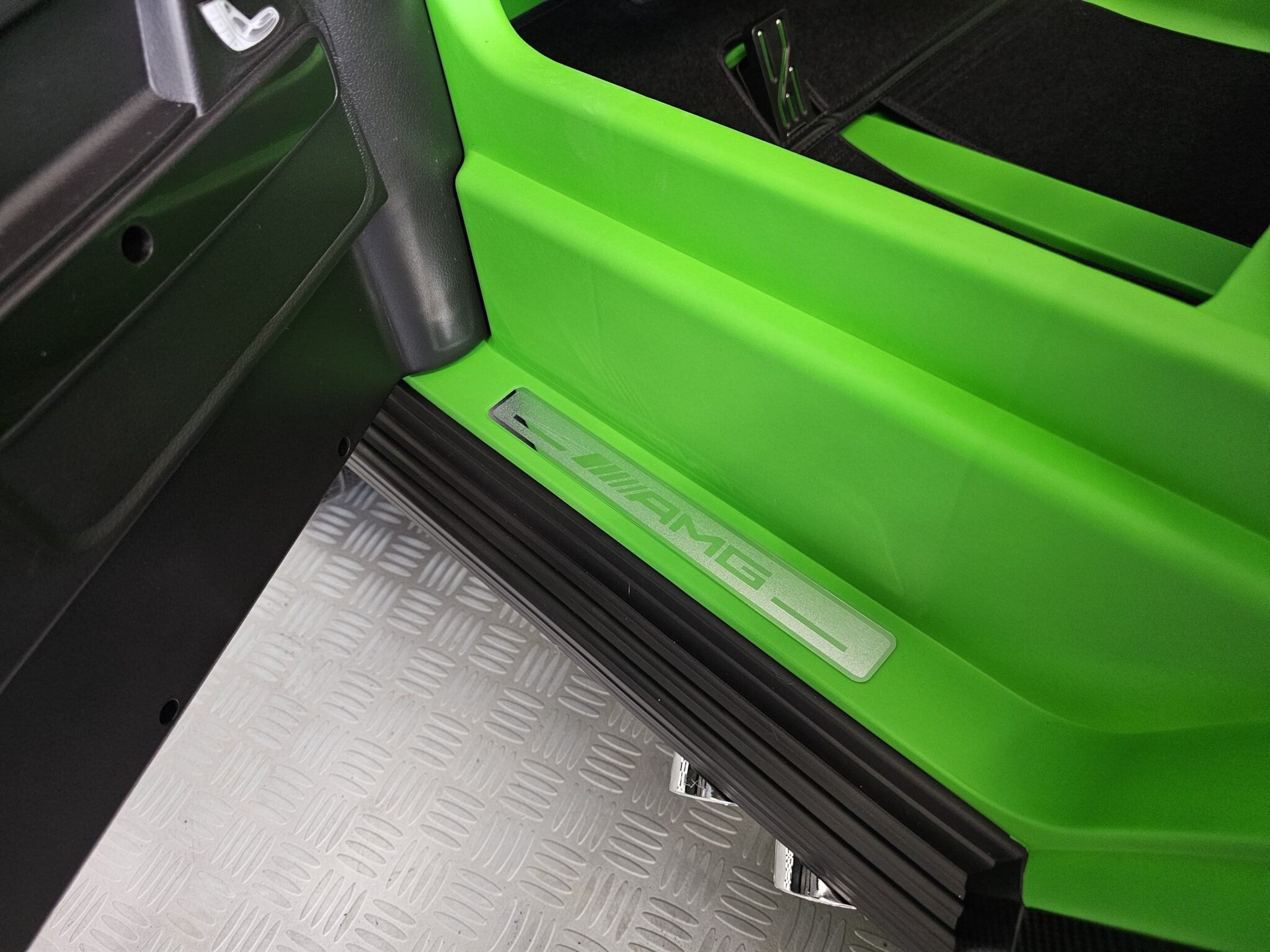 Elektrische kinderauto Mercedes G63 AMG 24 volt matgroen