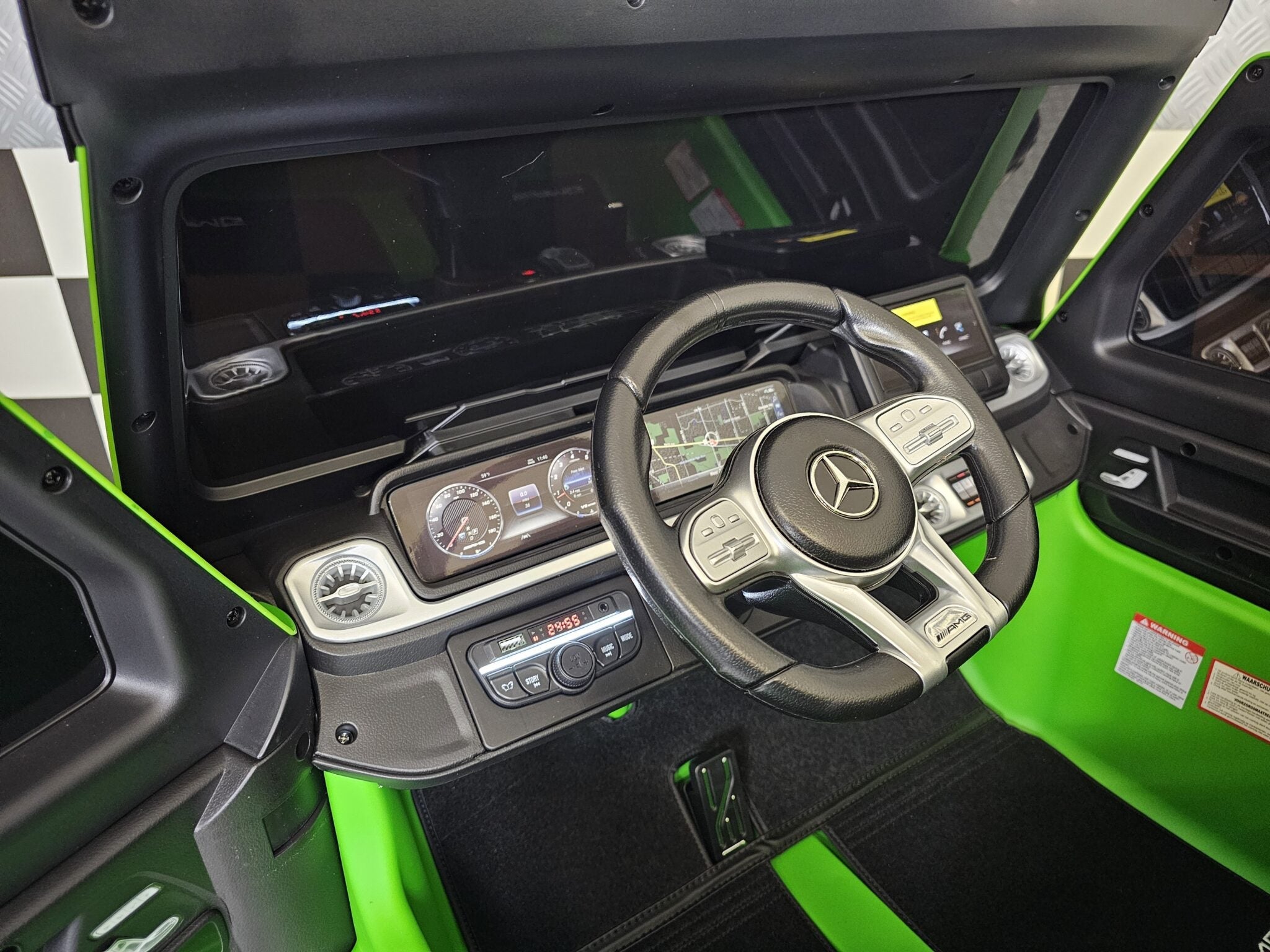 Elektrische kinderauto Mercedes G63 AMG 24 volt matgroen