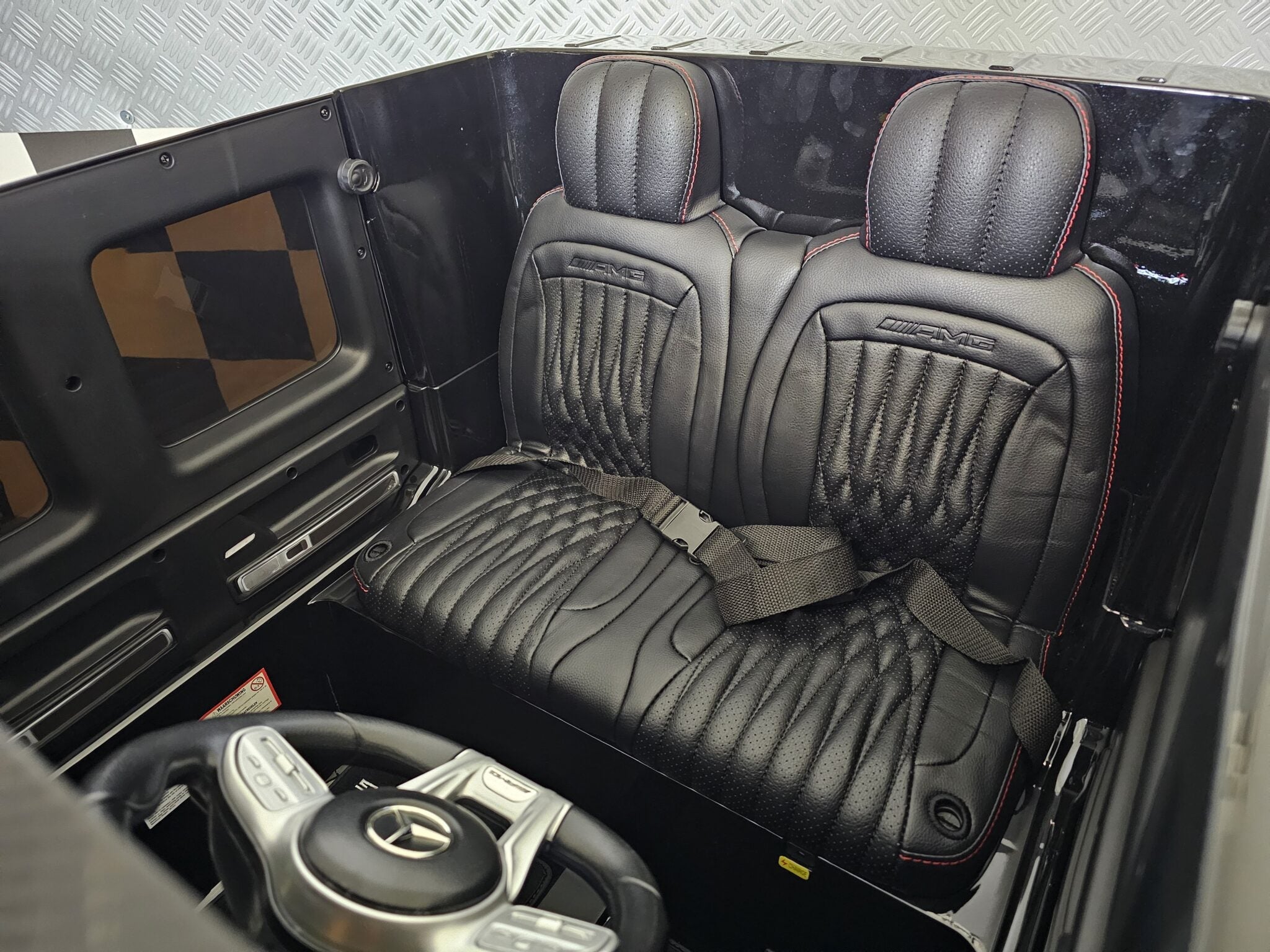 Elektrische kinderauto Mercedes G63 AMG 4×4 24 volt 2-persoons metallic zwart