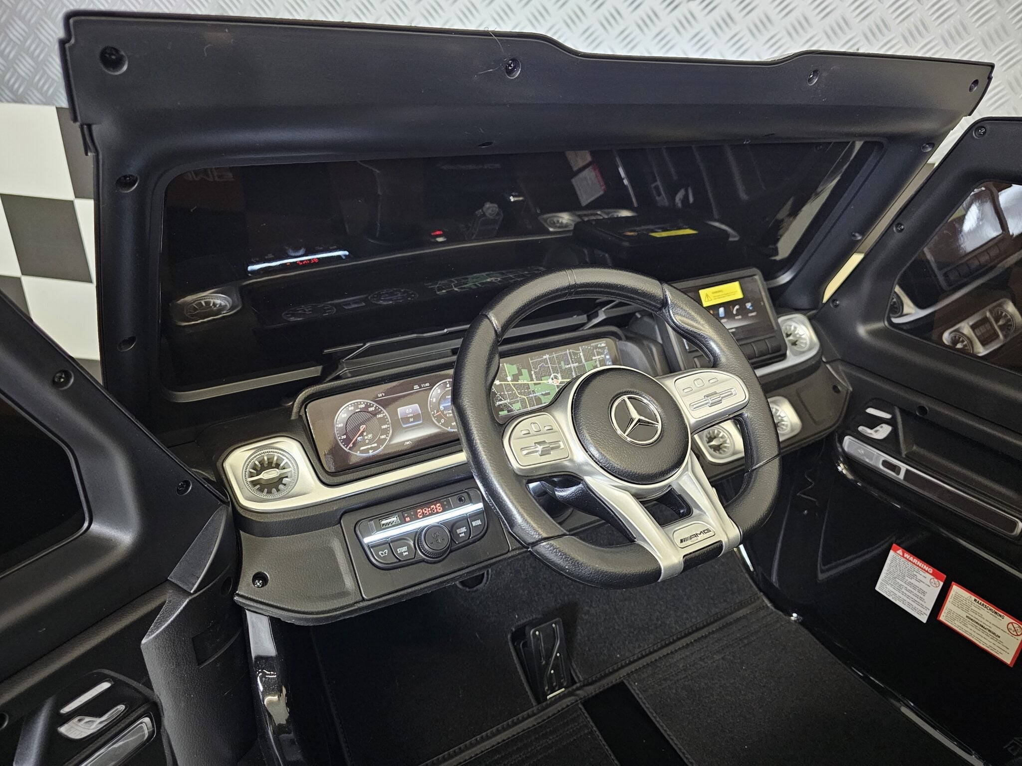 Elektrische kinderauto Mercedes G63 AMG 4×4 24 volt 2-persoons metallic zwart