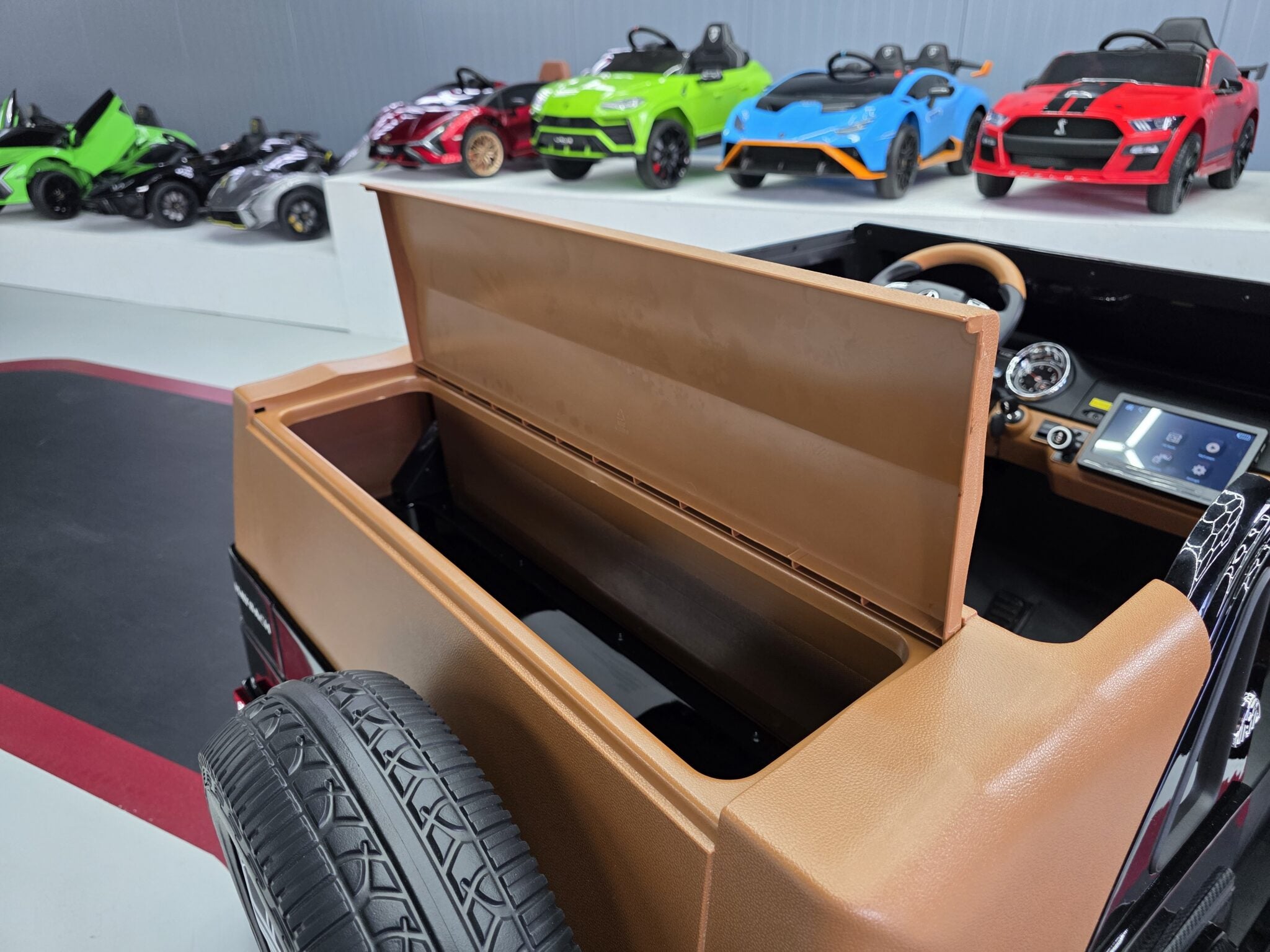Mercedes Maybach XXL 24 volt elektrische kinderauto met MP4