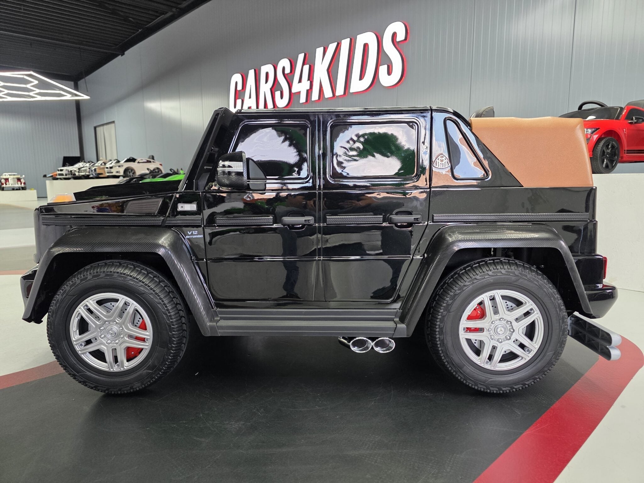 Mercedes Maybach XXL 24 volt elektrische kinderauto met MP4
