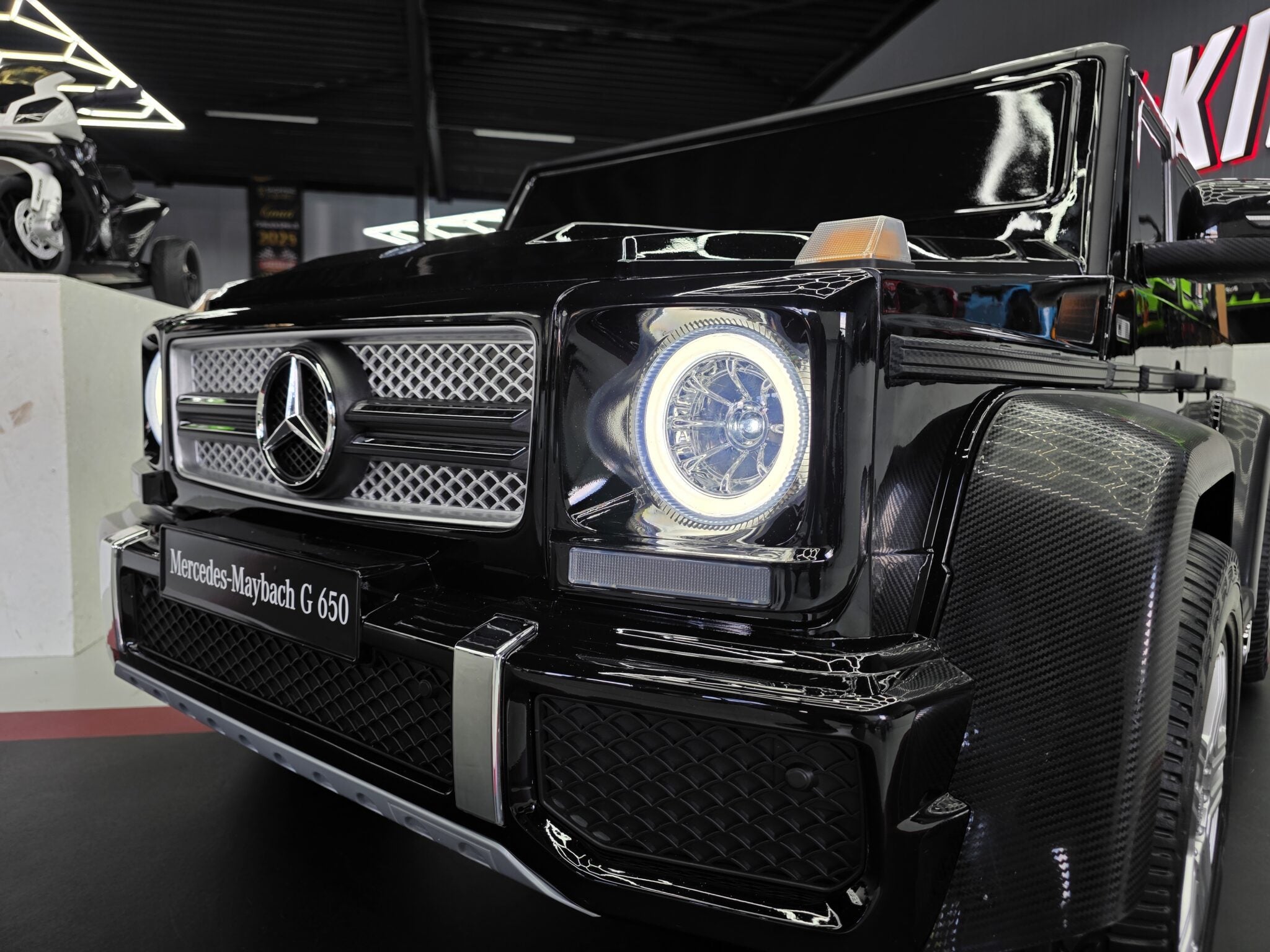 Mercedes Maybach XXL 24 volt elektrische kinderauto met MP4
