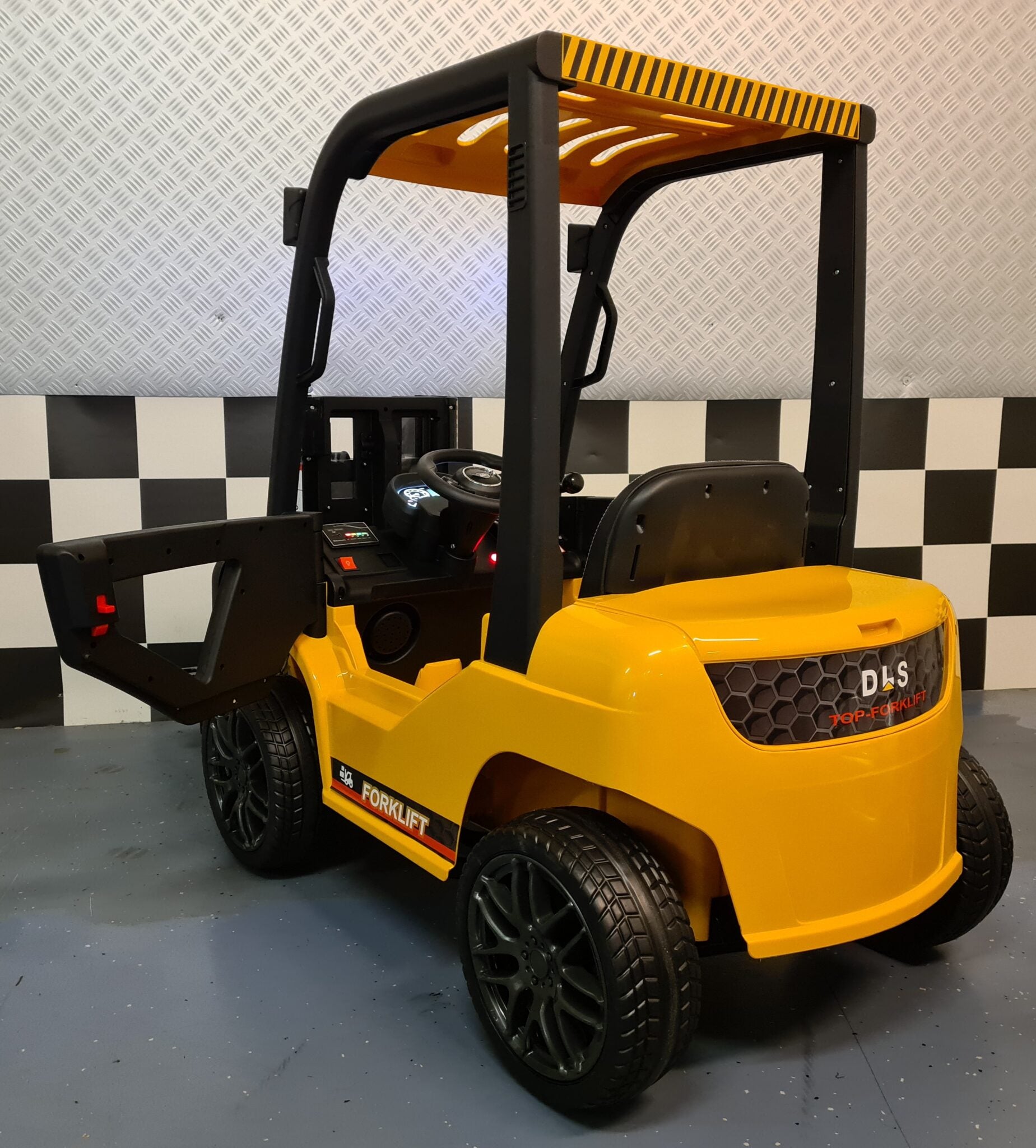 12V Electric Kids Forklift with Remote Control – Yellow Ride-On Forklift with Lift Function & Bluetooth