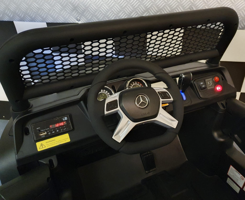 2-persoons Mercedes Unimog elektrische kinderauto 4x4 mat zwart